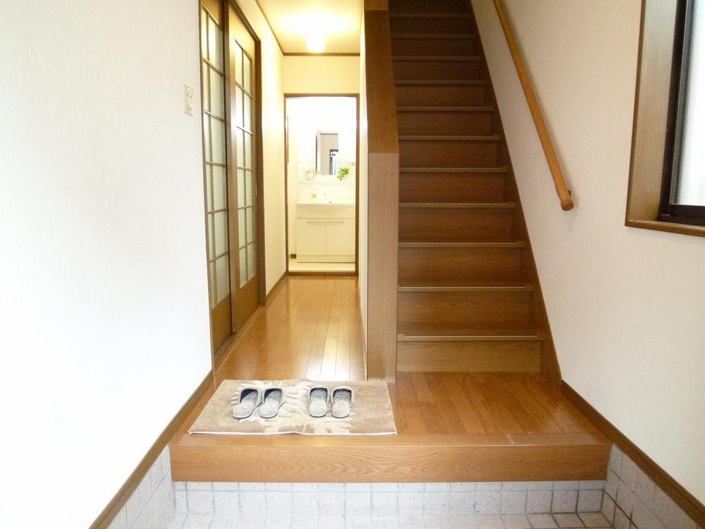 Entrance. Entrance ・ Hallway lighting three
