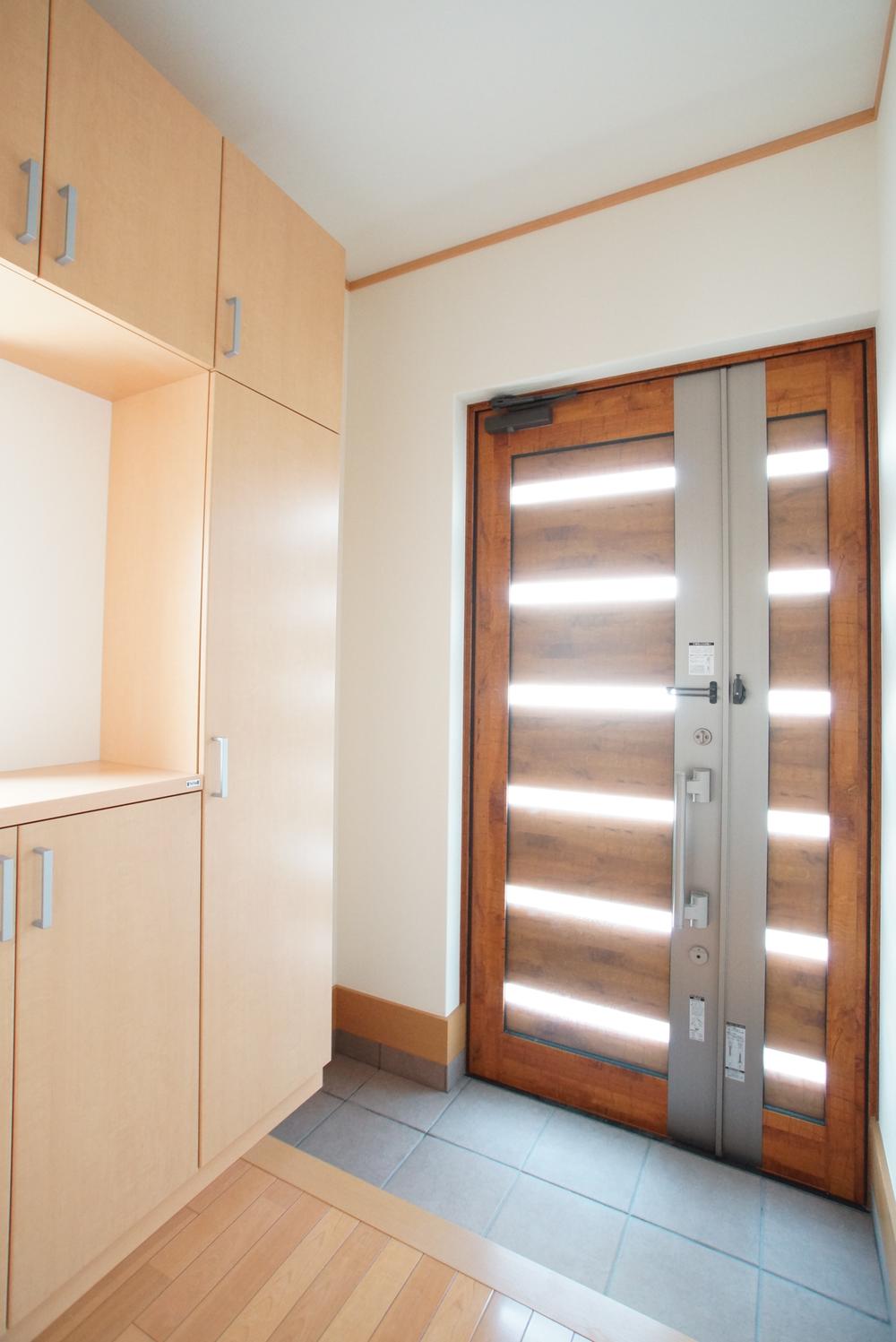 Same specifications photos (Other introspection). It has adopted a double door that can be door. Loading and unloading of the large luggage is also easy to. There are also a lot of available door to be able to meet the various needs.