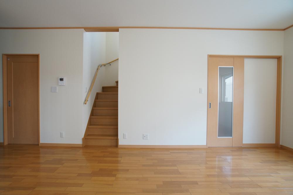 Same specifications photos (Other introspection). There is also a living-in stairs adoption of the plan