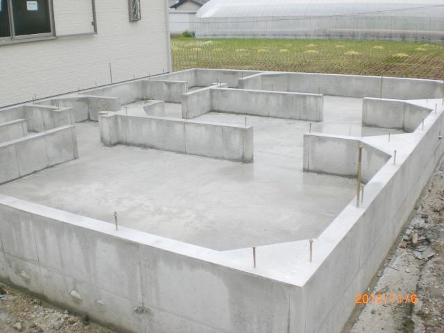 Construction ・ Construction method ・ specification. Solid foundation ・ Our own corner reinforcement. All field we have all sections corresponding.