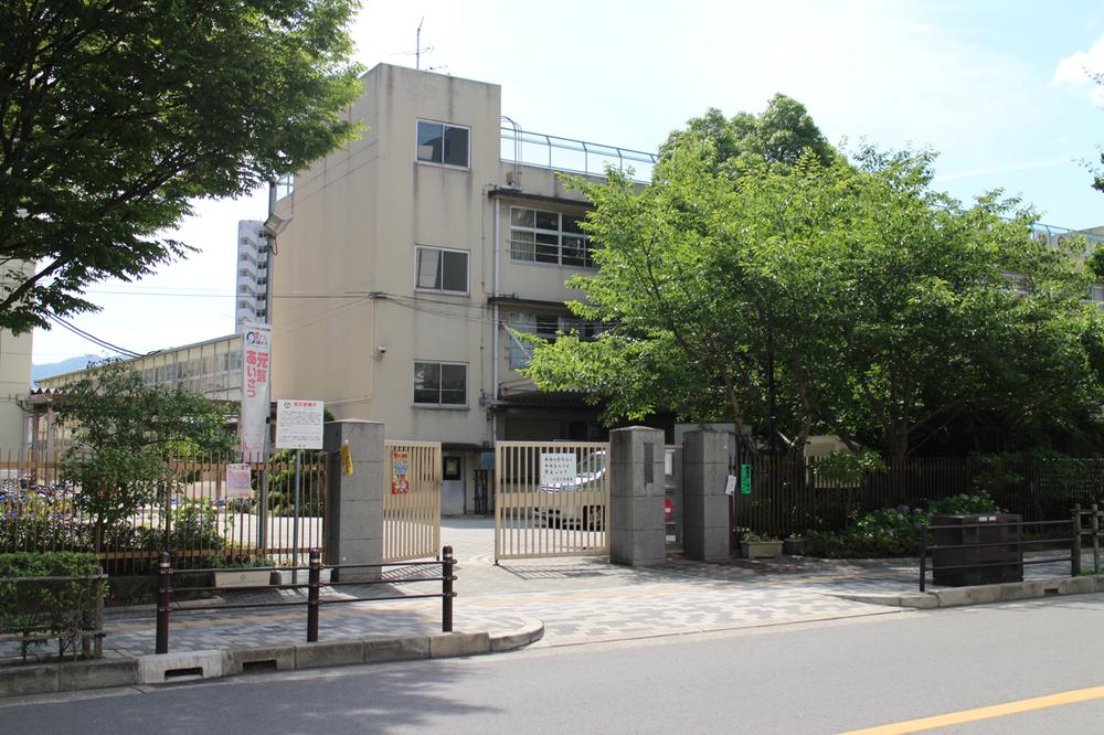 Primary school. 440m until Yao Yao Municipal Elementary School