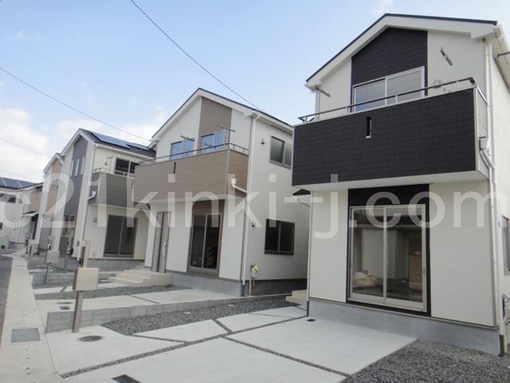 Same specifications photos (appearance). Same specifications photos (streets) all 2 House! Parking 2 cars! !