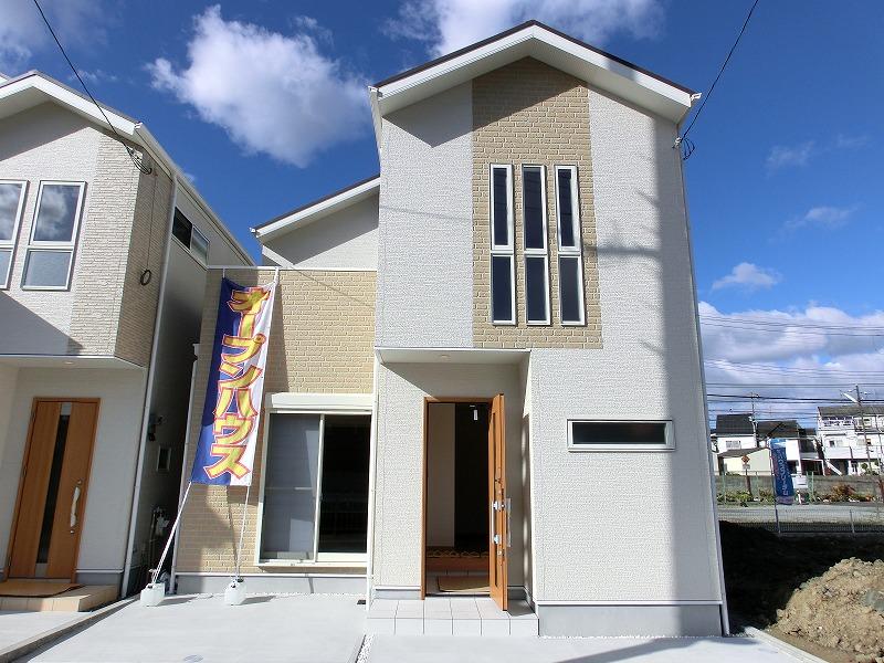 Building plan example (exterior photos). Same specifications (because it is a free plan corresponding to choose the outer wall to fit the customer's wish)