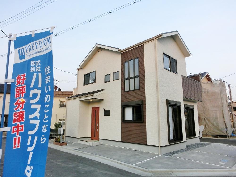 Building plan example (exterior photos). Same specifications Other construction site example