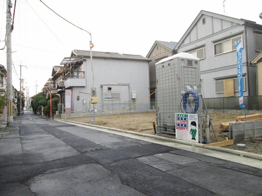 Local photos, including front road. Local (12 May 2013) Shooting