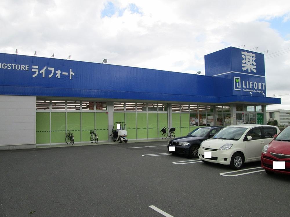 Drug store. Raifoto 1106m until Yao Mizukoshi shop