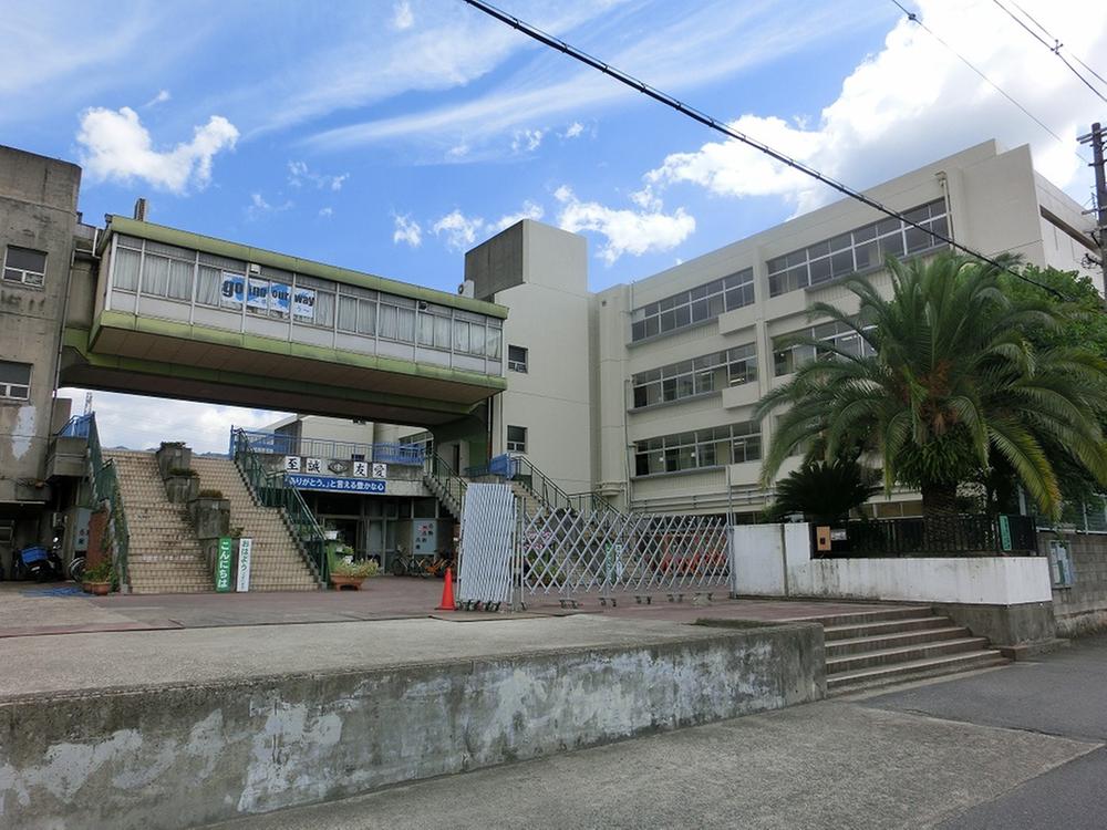 Junior high school. 611m until Yao Municipal Kaminoshima junior high school
