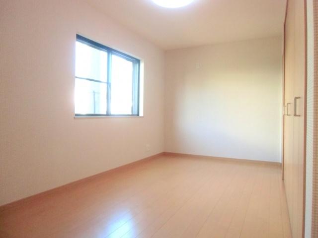 Non-living room. Sunny Western-style