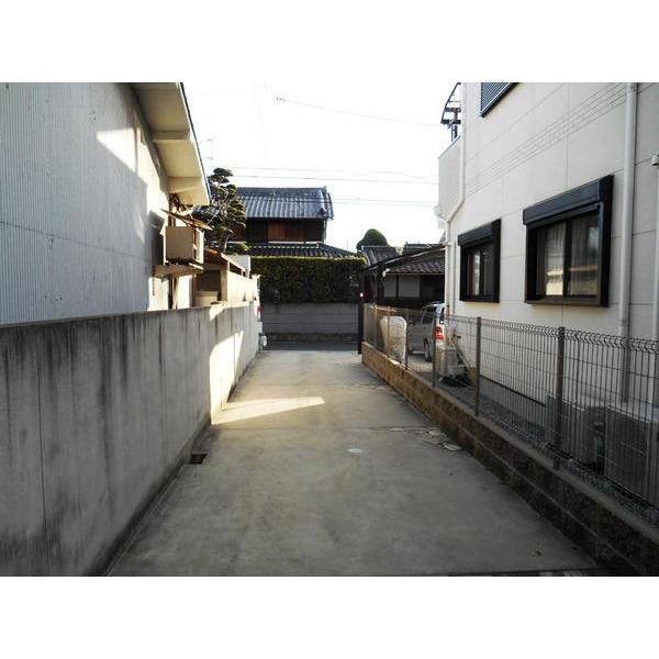 Other local. Parking space (three available)