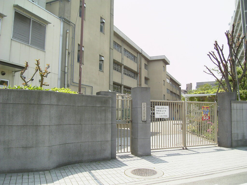 Primary school. 1296m until Yao Municipal Yao elementary school (elementary school)