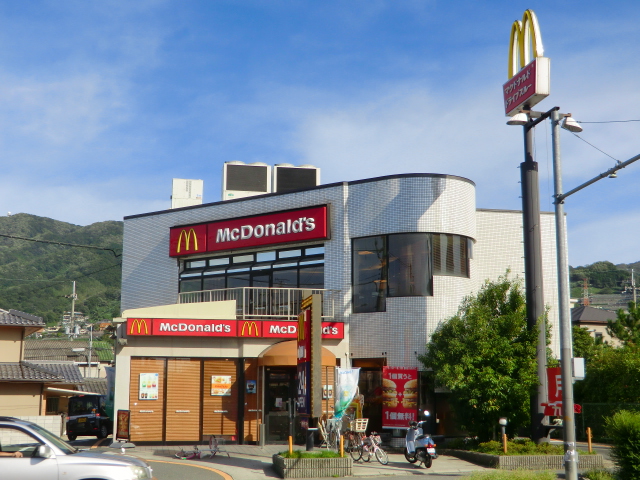 restaurant. McDonald's outside the ring Kyokoji store up to (restaurant) 372m