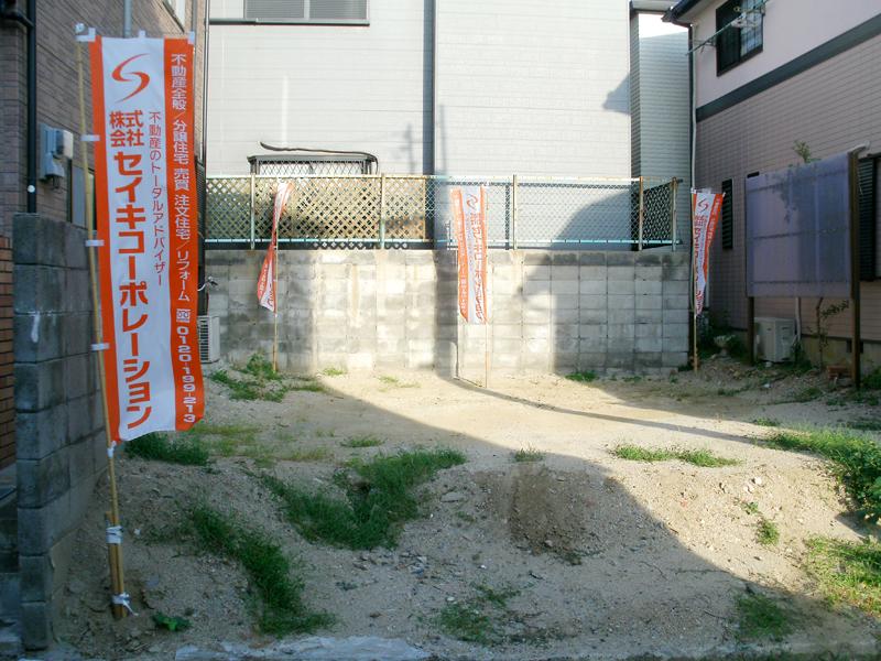 Local photos, including front road. Local Photos