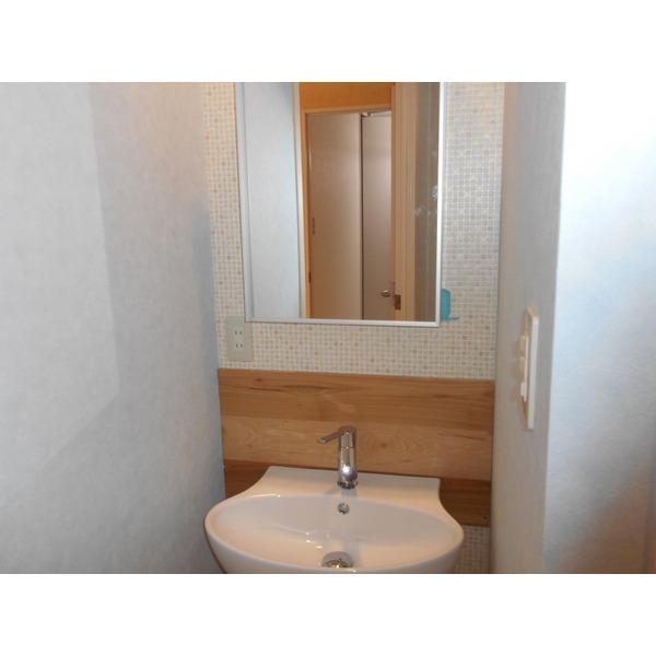 Wash basin, toilet
