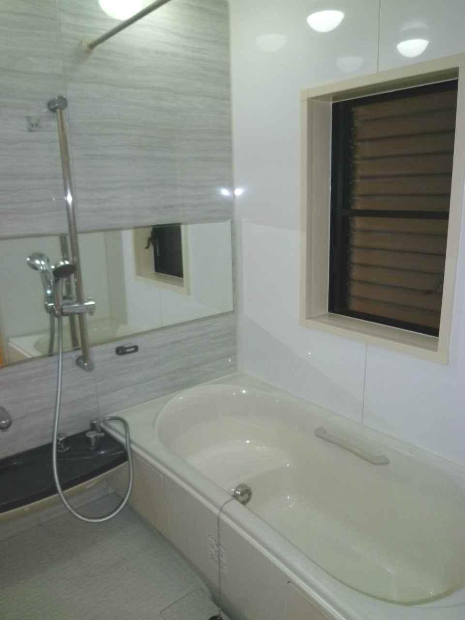 Bathroom. Indoor (11 May 2013) Shooting