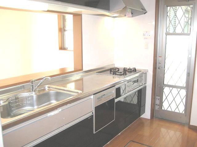 Kitchen. ◇ with dish washing and drying machine!
