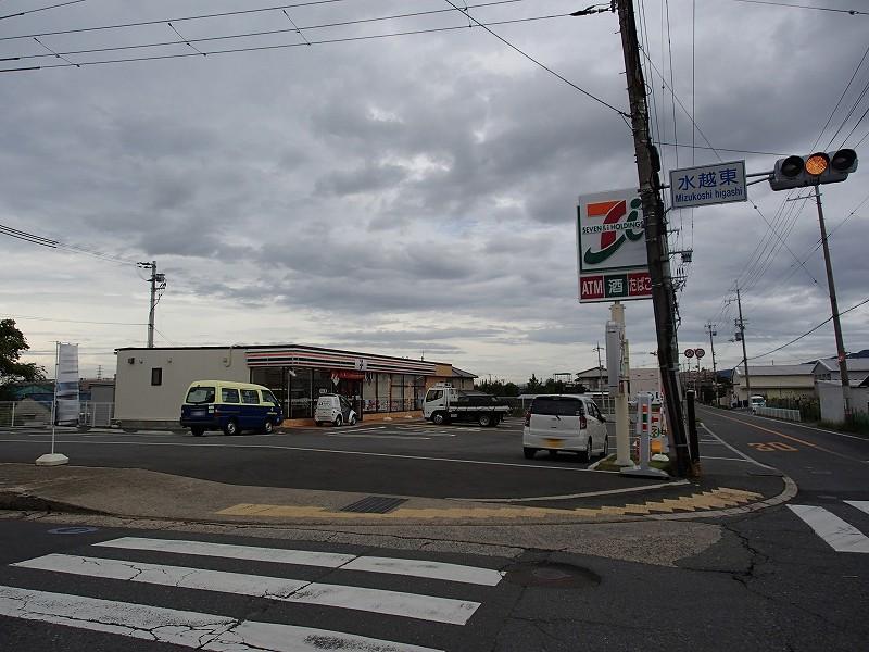 Convenience store. 612m to Seven-Eleven Yao Mizukoshi shop