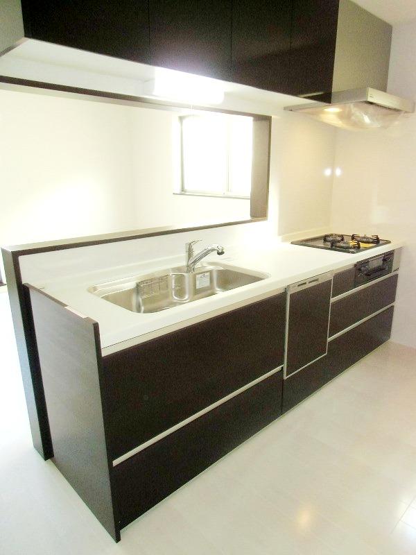 Kitchen. Spacious sink Easy washing