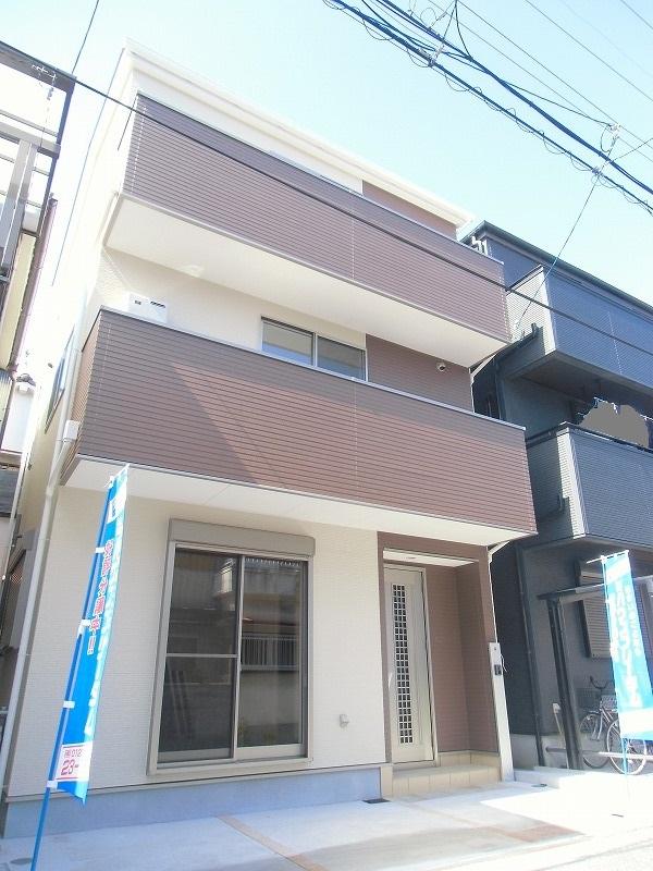 Local appearance photo. Insert a lot of sunlight because there is no front wing