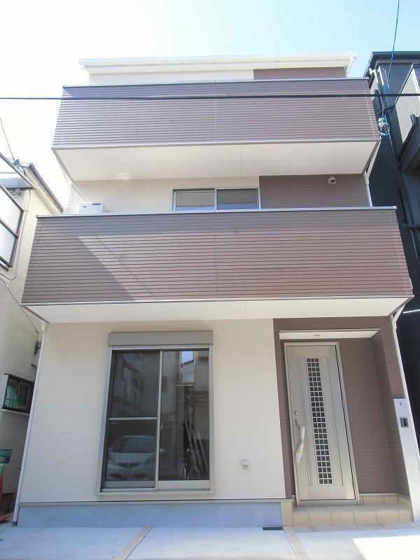 Local appearance photo. Sneak preview held in