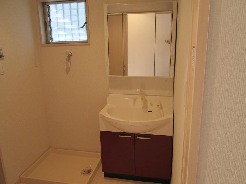 Wash basin, toilet. Local (July 2013) Shooting