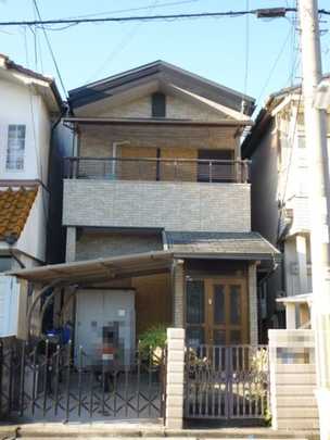 Local appearance photo. front