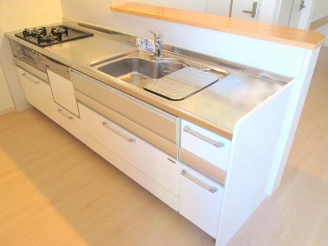 Kitchen. Face-to-face is the kitchen