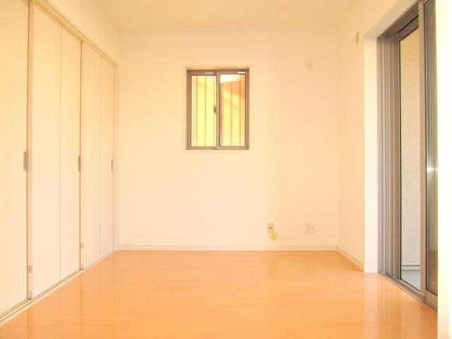 Non-living room. About six quires of Western-style