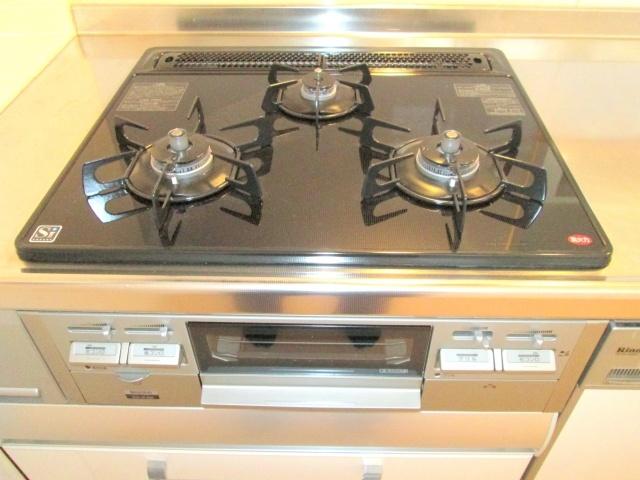 Kitchen. 3-neck is a stove