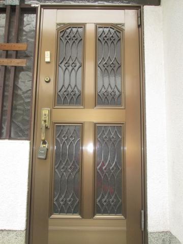 Entrance. Close to elementary school