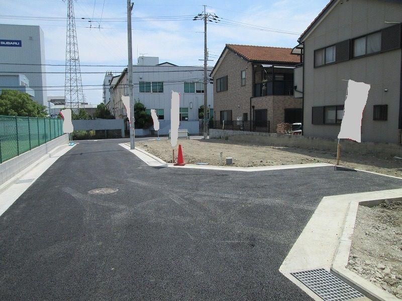 Local appearance photo. Frontal road