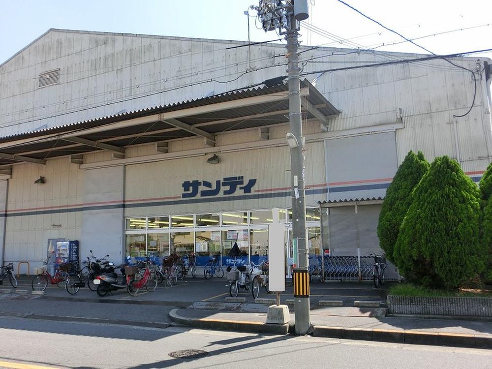 Supermarket. 829m to Sandy Yoogi shop