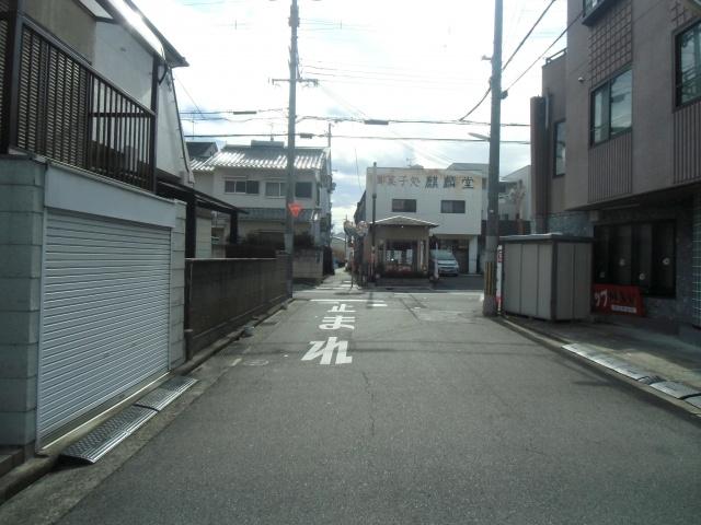 Local photos, including front road. A quiet residential area