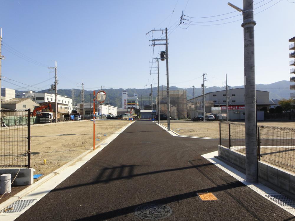 Spacious peace of mind on the entire surface road 6m.