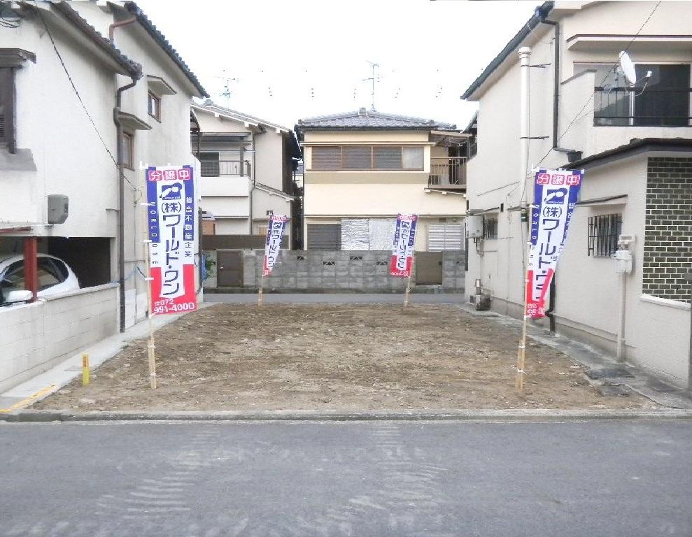 Local photos, including front road.  ☆ Spacious front 6m road