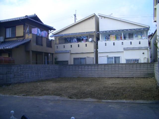 Local photos, including front road. Local (12 May 2013) Shooting