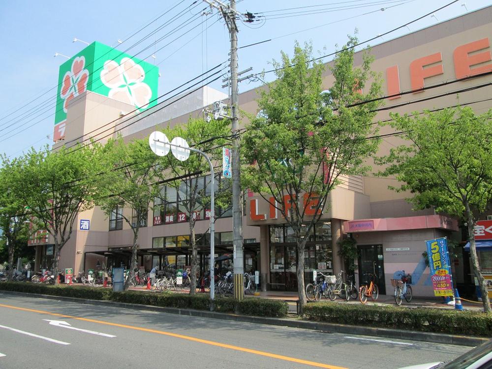 Supermarket. Until Life Yao shop 564m