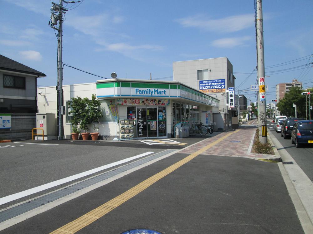 Convenience store. 607m to FamilyMart Yao Minamihon cho chome shop