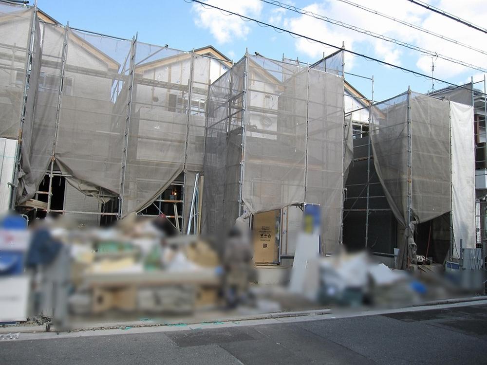 Local photos, including front road. (November 2013 local shooting)