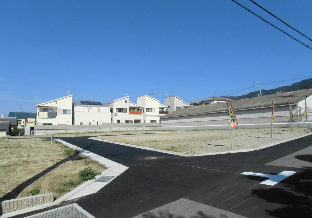 Local photos, including front road. Loose also front road Also Easy parking not good wife of operation