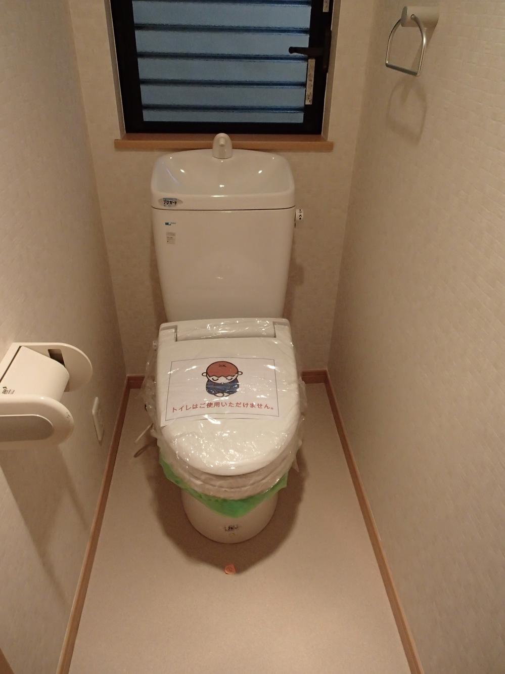 Toilet. Indoor (12 May 2013) Shooting