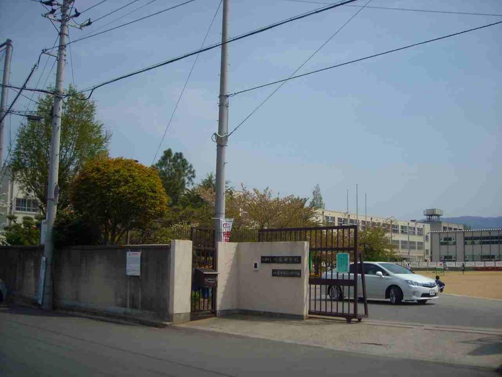 Junior high school. 600m until Yao Municipal Yao Junior High School