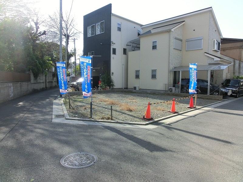 Local photos, including front road. Local (12 May 2012) shooting