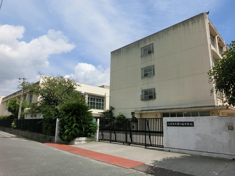 Junior high school. Yao Tatsuakebono Kawaminami until junior high school 471m