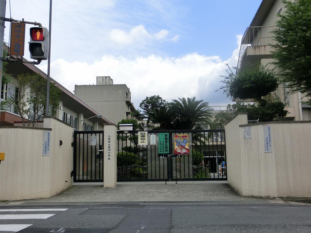 Primary school. 600m until Yao Tatsuakebono River Elementary School