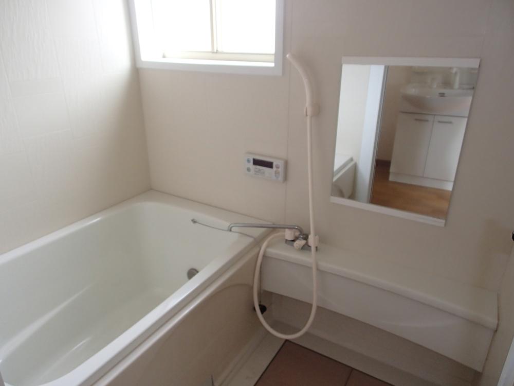 Bathroom. Indoor (12 May 2013) Shooting