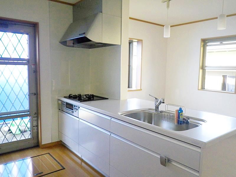 Kitchen. Face-to-face kitchen that can happily housework while taking your family and communication.  [Other construction site]