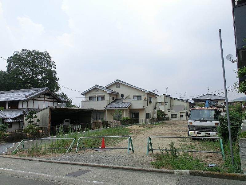 Local photos, including front road. Local appearance photo