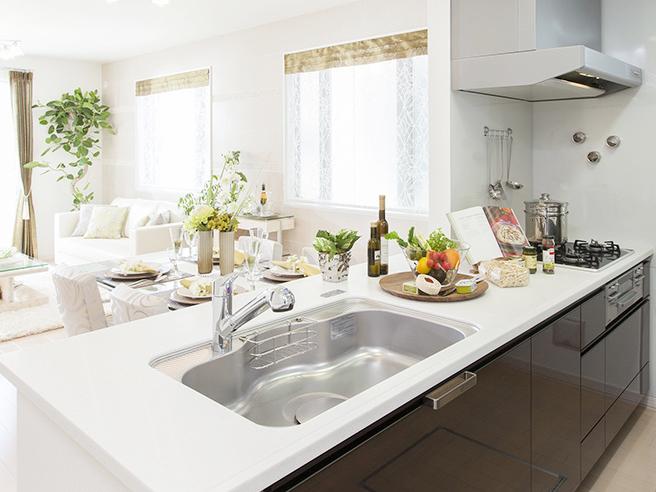 Kitchen. Since the whole from the kitchen overlooking, Is also likely to boost the conversation with the family in the living room while the housework.  [Other construction site]