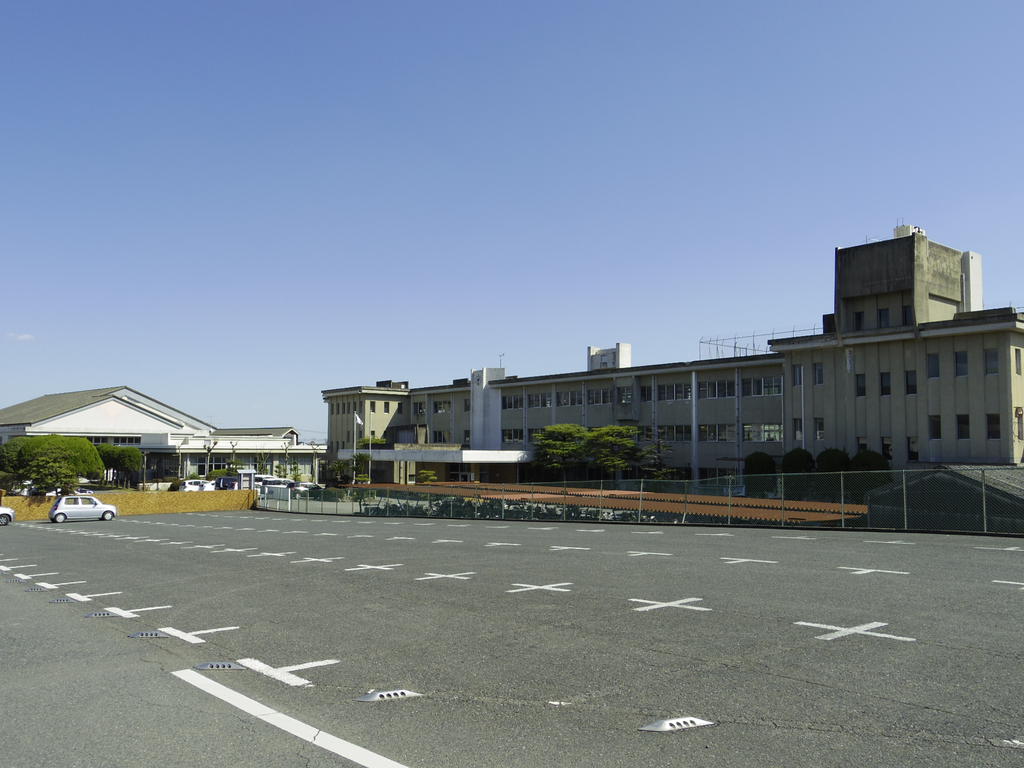 Junior high school. Kamimine stand Kamimine junior high school (junior high school) up to 858m