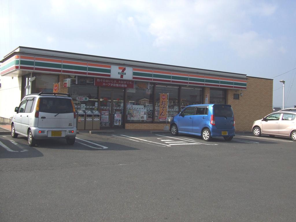 Other. Sebunirebun crescent Higuchi shop 1.1km